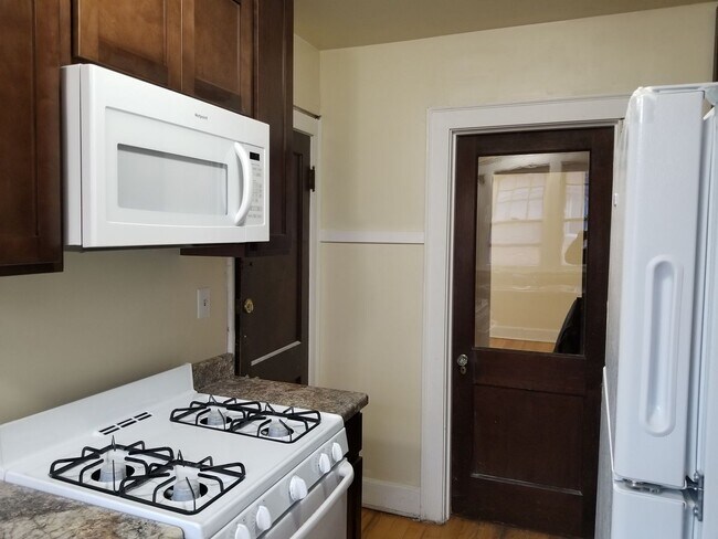 Photo - 2009-2011 University Ave Unit 2011-2
