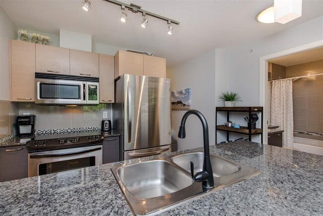 Photo - 2233-2233 McKenzie Rd