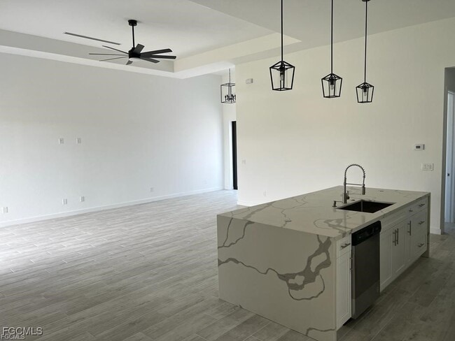 Photo - 345 Diplomat Pkwy E