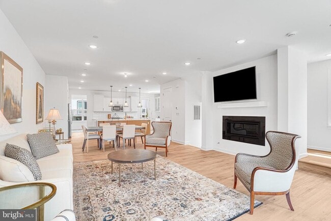 Building Photo - 4975 Longmire Wy