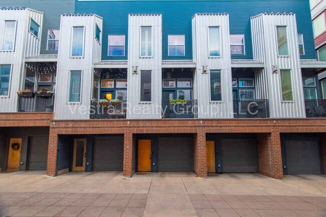 Photo - 2680 Blake St