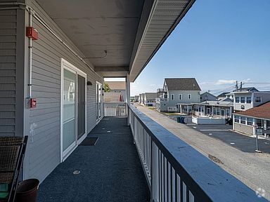 Building Photo - CHARMING second floor Unit 2 Rental