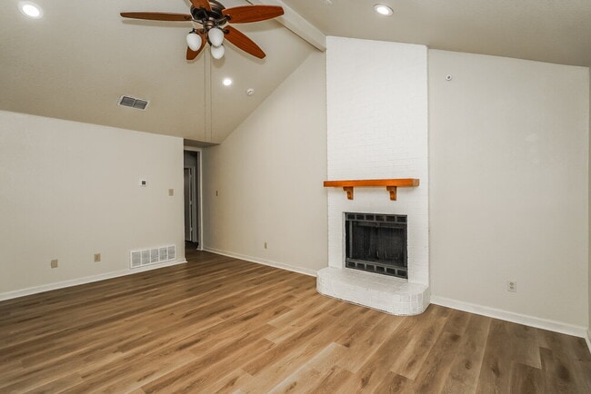 Photo - 1124 W Hills Terrace