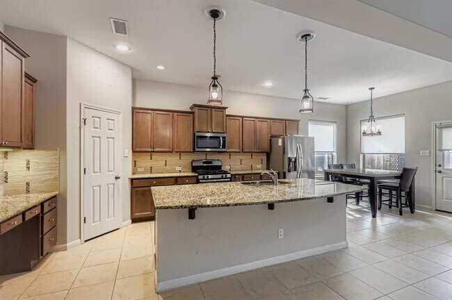 Photo - 803 Williams Way