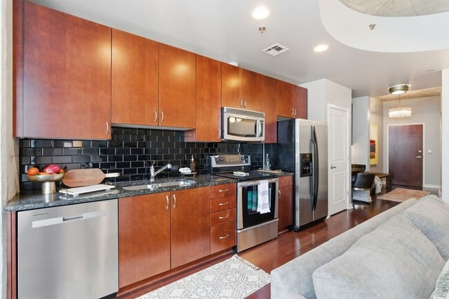 Building Photo - AVAILABLE NOW. 9th Floor of Encore Bldg Downtown Nashville. One Bed One Bath. Resort style amenit...