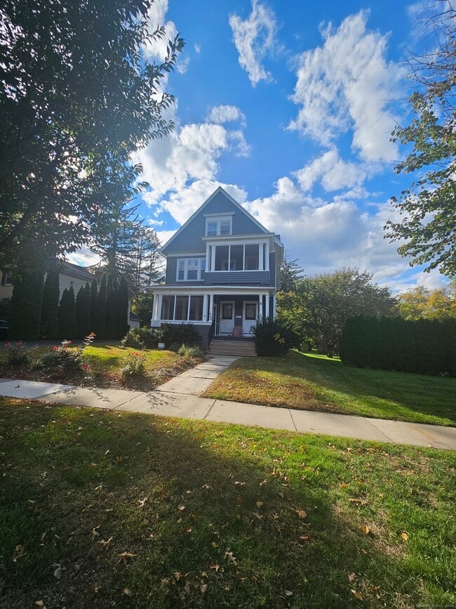 Photo - 405 Main St