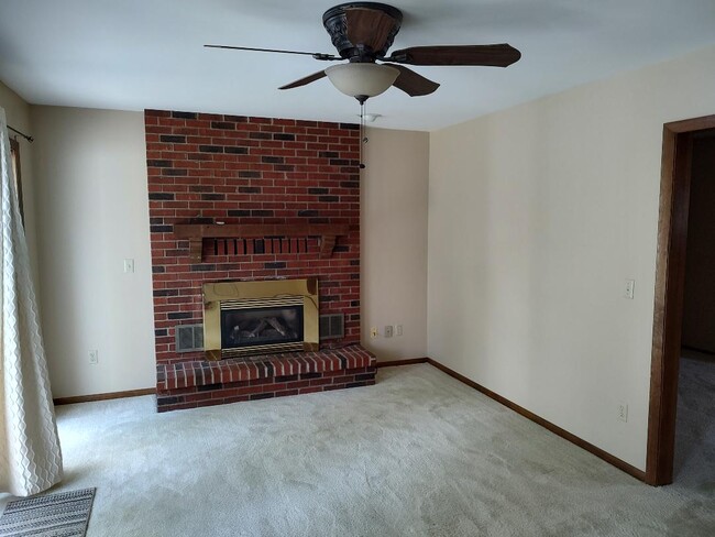 Family Room - 247 Otterbein Dr Unit 247