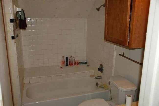 Photo - 9815 Walnut St