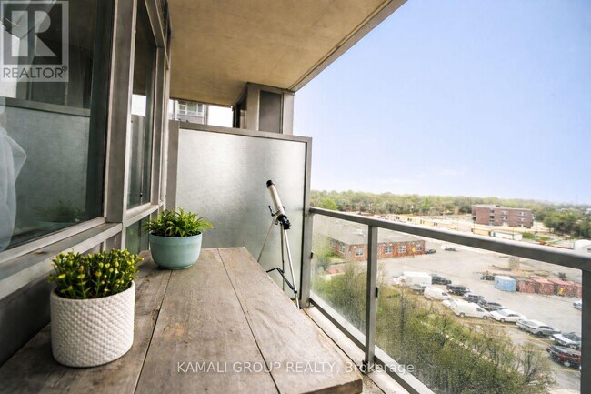 Photo - 120 Harrison Garden Blvd Unité 621