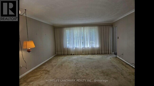 Photo - 147 Fitzgibbon Ave