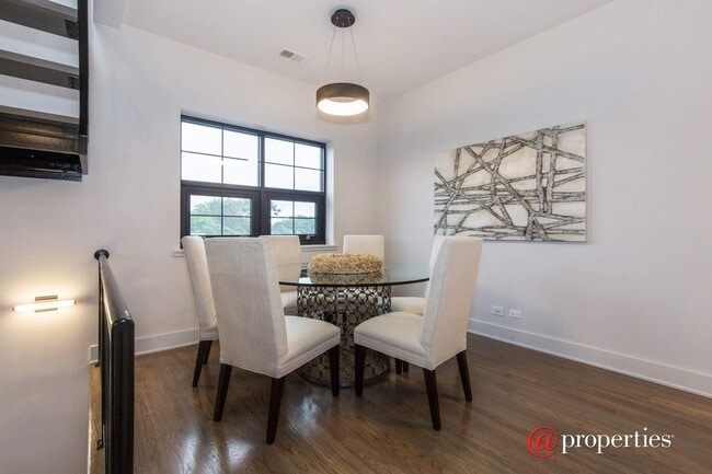 Photo - 903 W 18th St Unit 4W