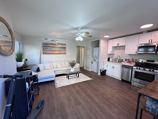 Photo - 703 1/2 W 30th St Unit 703 1/2