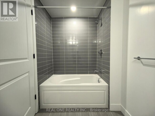 Photo - 2333 Khalsa Gate Unité 225