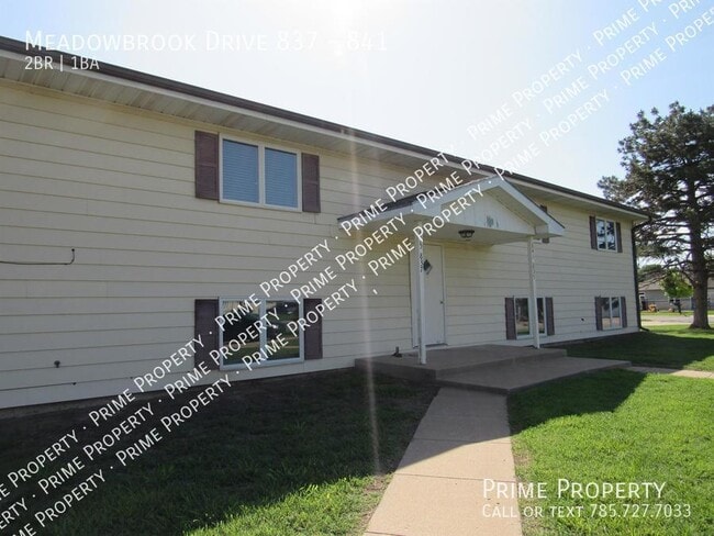 Building Photo - Meadowbrook Drive 837-841 Unit 841