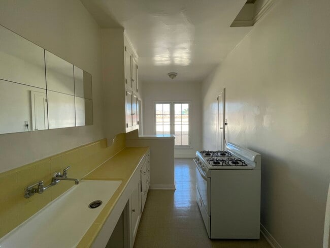 Photo - 449 S Cloverdale Ave