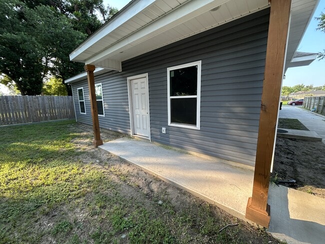 Building Photo - 417 Trist Pl Rental