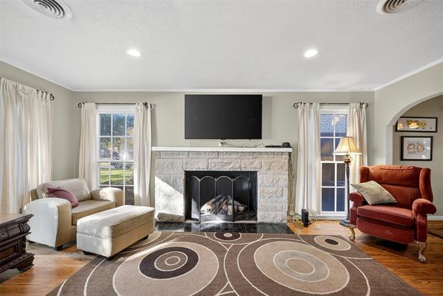 Photo - 6815 Kenwood Ave