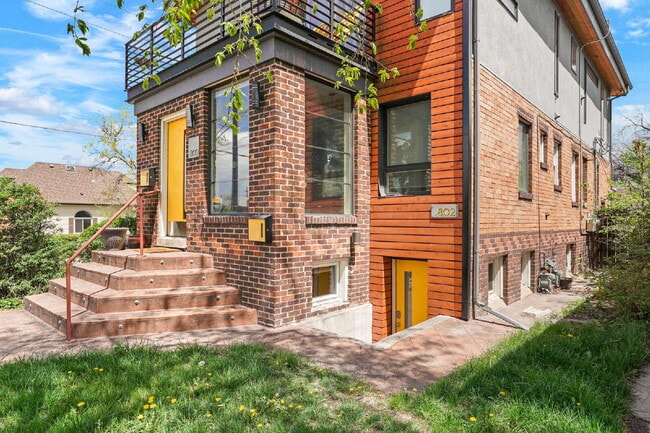 Building Photo - Charming 1 Bedroom Retreat in the Heart of Denver