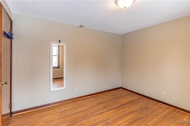 Photo - 194 Boncroft Dr