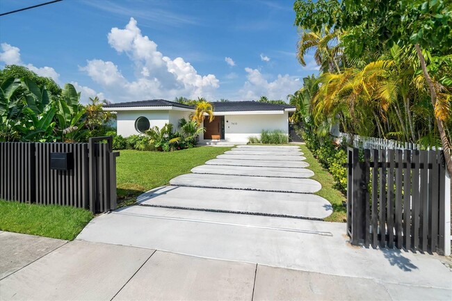 Photo - 7610 Bayside Ln