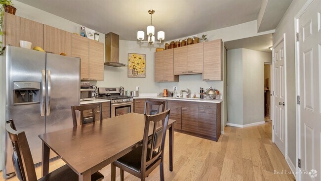 Building Photo - 3730 N Ashland Ave Unit 2F Rental