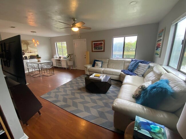 Photo - 1327 Airport Dr