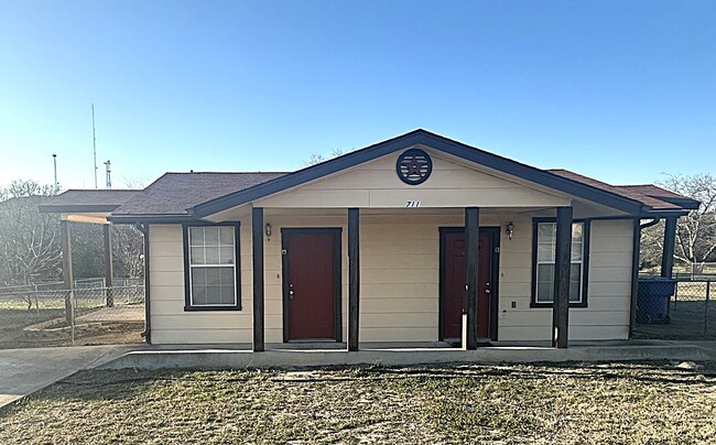 Building Photo - 711 Hackberry St Rental