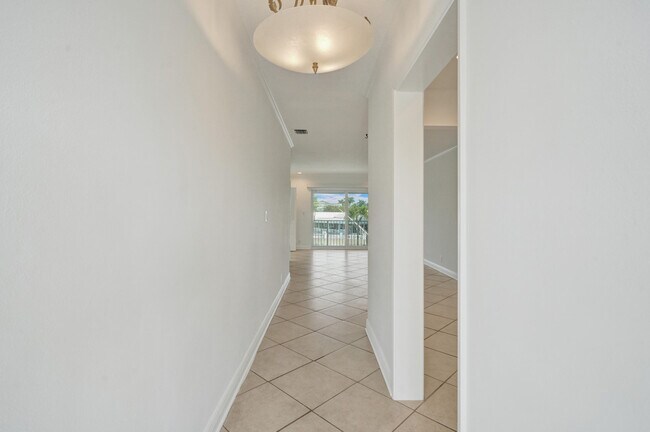 Photo - 2311 NE 36th St Unit 2f
