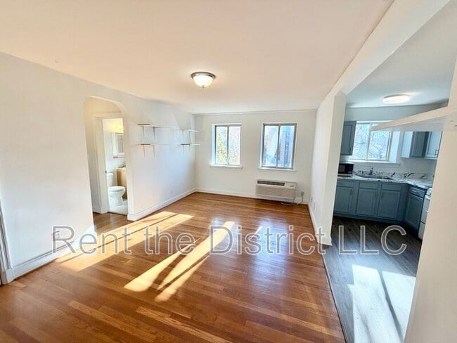 Photo - 1029 Perry St NE Unit Apt 304