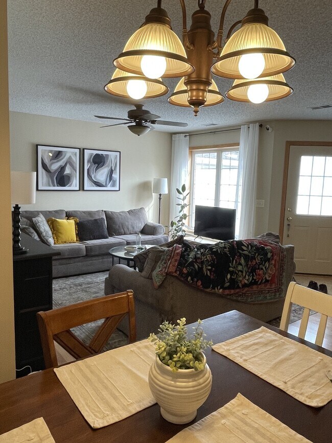 Photo - 1238 Larkspur Ln