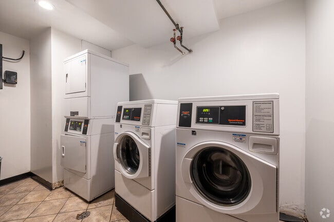 2BR, 1BA - 800SF - Laundry