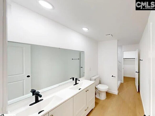 Photo - 380 Davis Rd