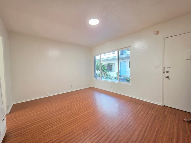 Building Photo - 439 S Catalina St