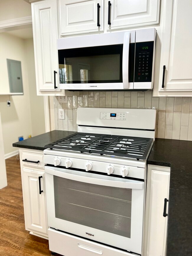 Photo - 527 N Avenue Y