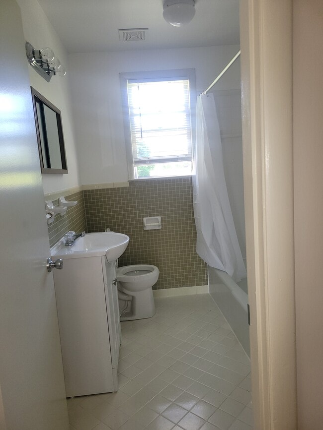 Bathroom - 3809 Marydale Ct Unit 3809B Marydale Court