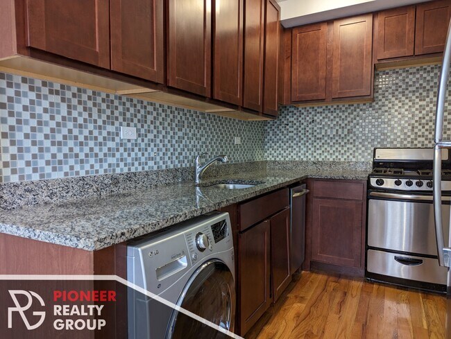 Photo - 560 W Arlington Pl