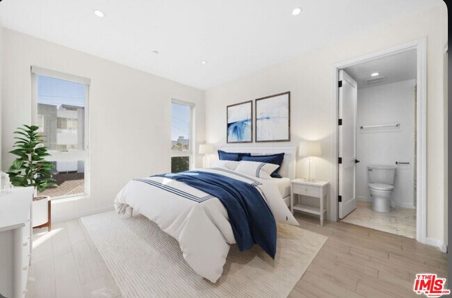 Photo - 1654 Greenfield Ave Unit 301