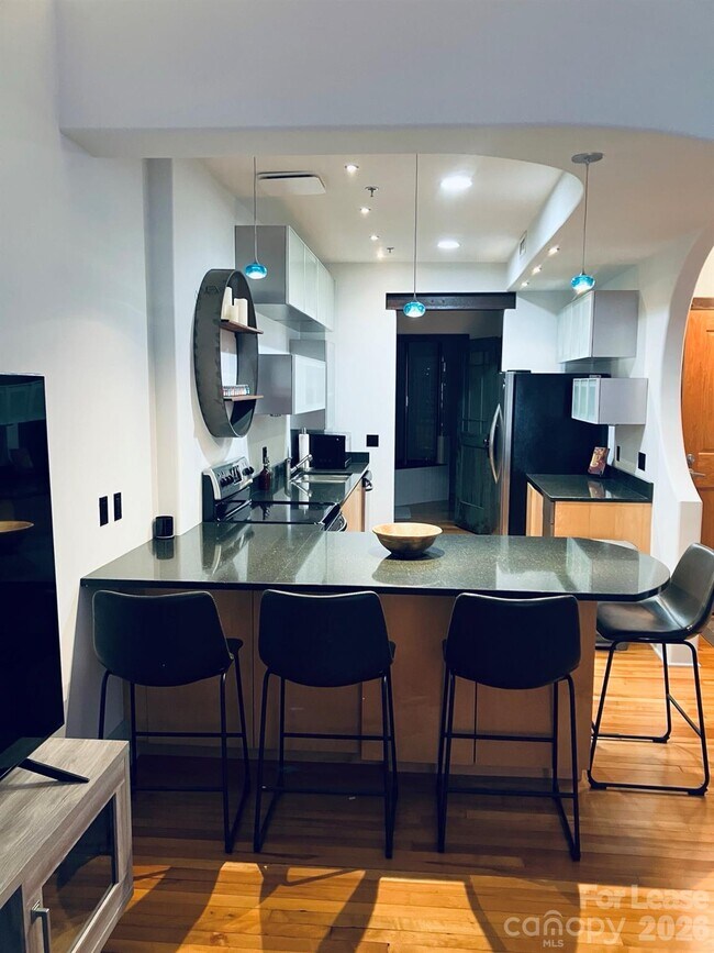 Photo - 84 E Walnut St Unidad 203