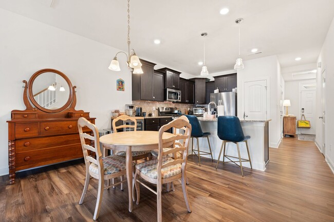 Photo - 3be / 2.5ba Easy Access to Duke Townhouse