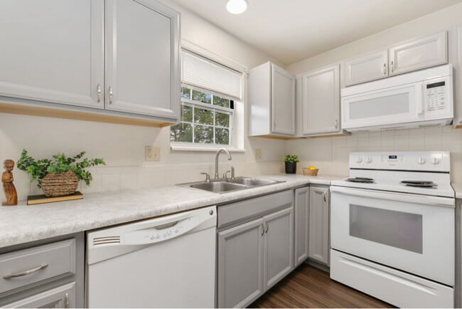 Photo - 3200 Azalea Dr