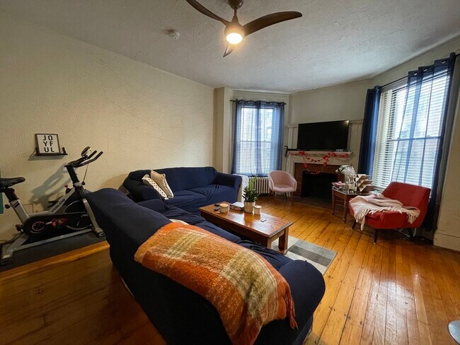 Photo - 914 Beacon St Unit 2