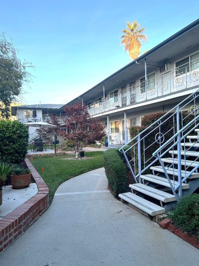 Photo - 251 N El Molino Ave