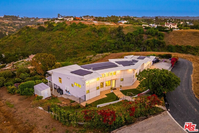 Photo - 28405 Via Acero St House