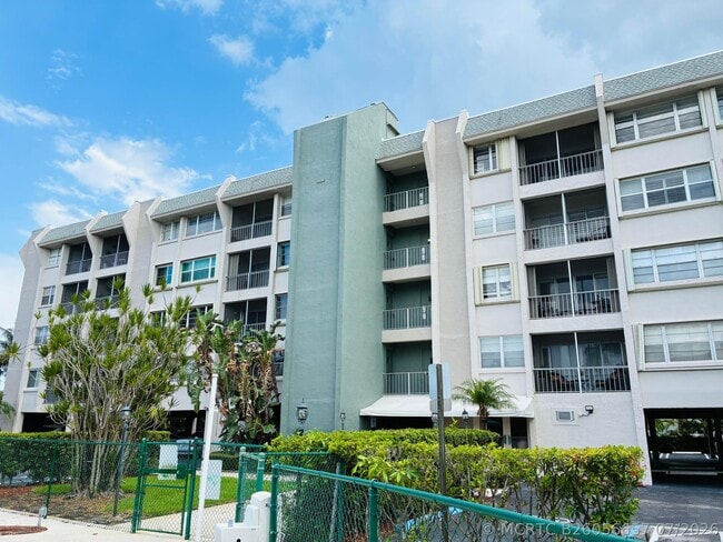 Building Photo - 505 Spencer Dr Unit 112