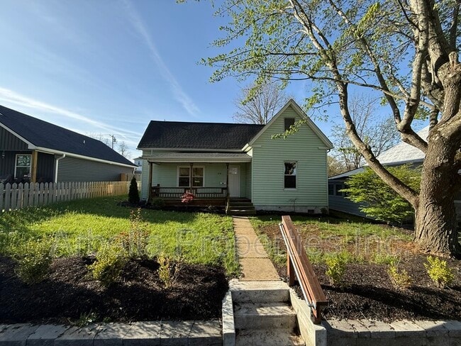 Photo - 829 Hamilton St