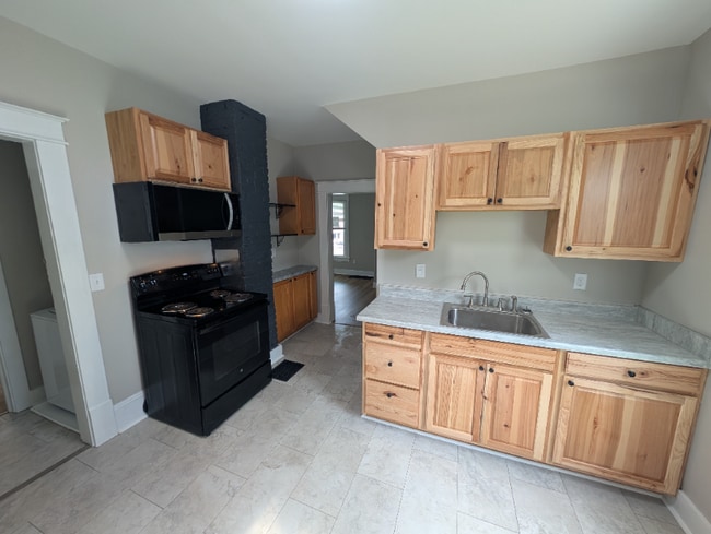 Building Photo - 1825 Patterson Ave SW Rental