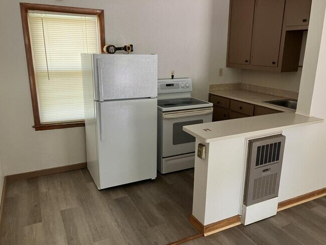 Photo - 19714 Kneeland Ave