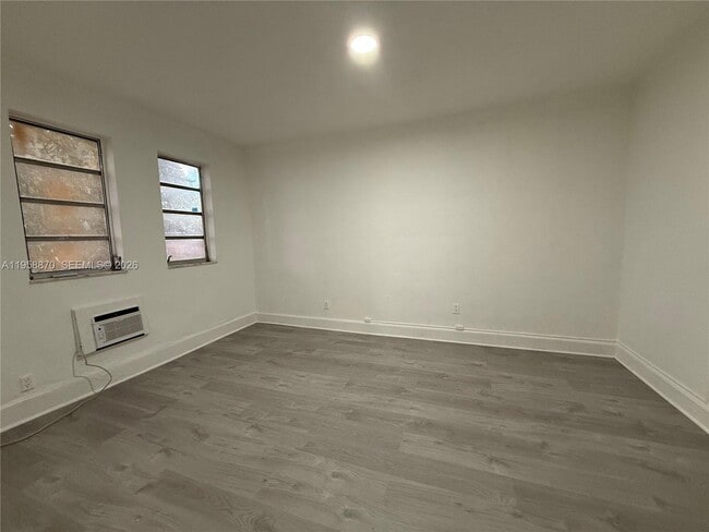 Photo - 1560 SW 5th St Unit 11