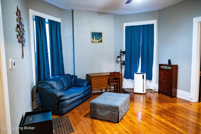 Photo - 1331 S Floyd St Unidad 1