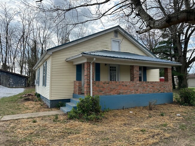 Photo - 3067 Greensburg Rd House